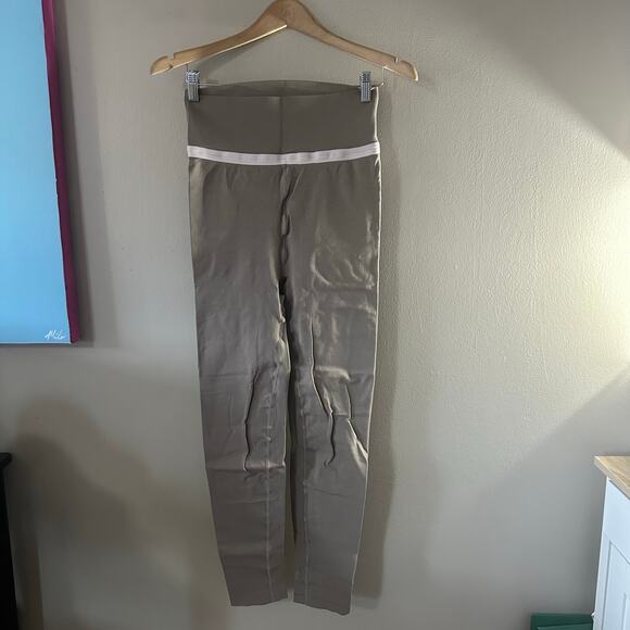 Fabletics Riley Sculpt Knit Cut Our Bra and High Waisted Cut Out Leggings Sz 1X - Picture 3 of 10